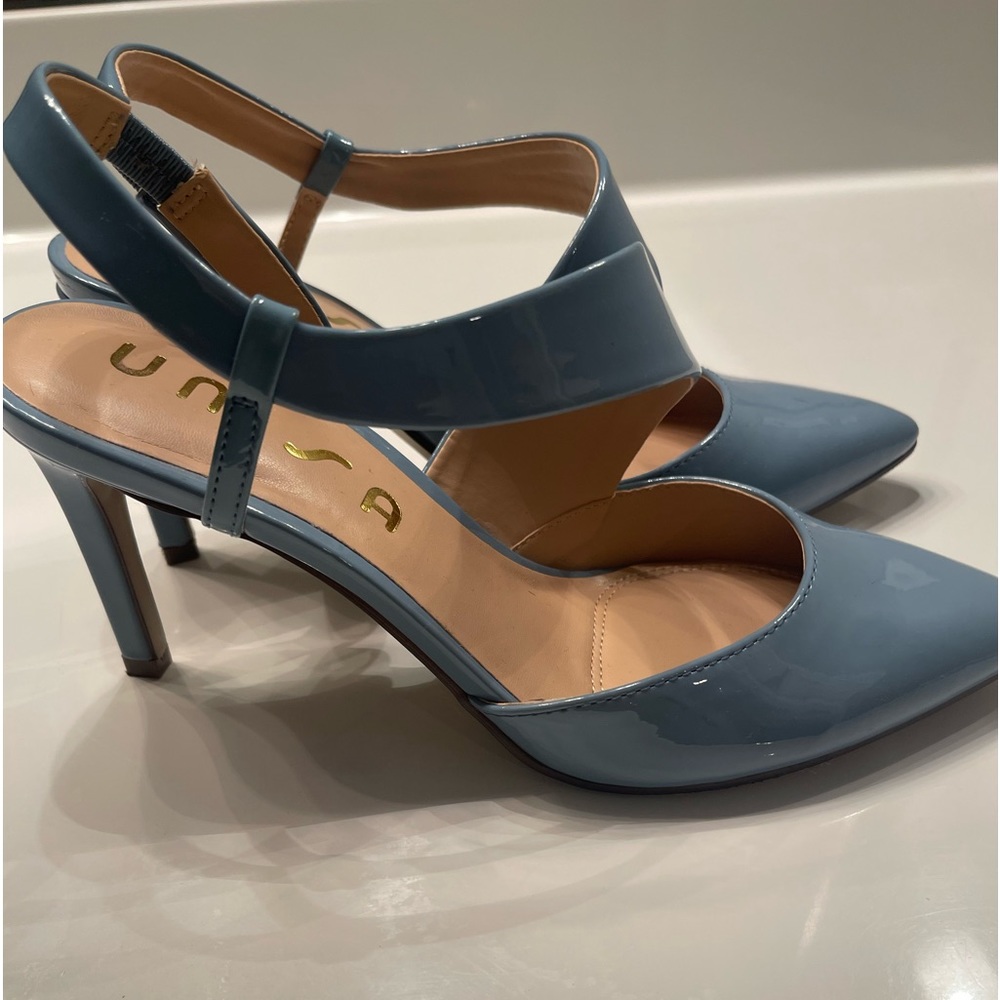 The blue Bella Pumps 7.5